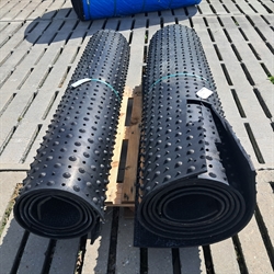 Begagnad rullmatta 20 mm. bredd: 1,80 m. 2:a sortering 